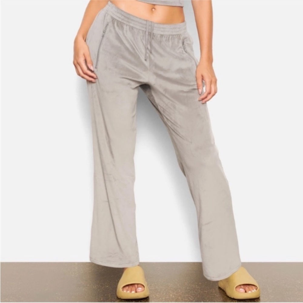 NWT SKIMS gunmetal velour wide leg lounge track pants